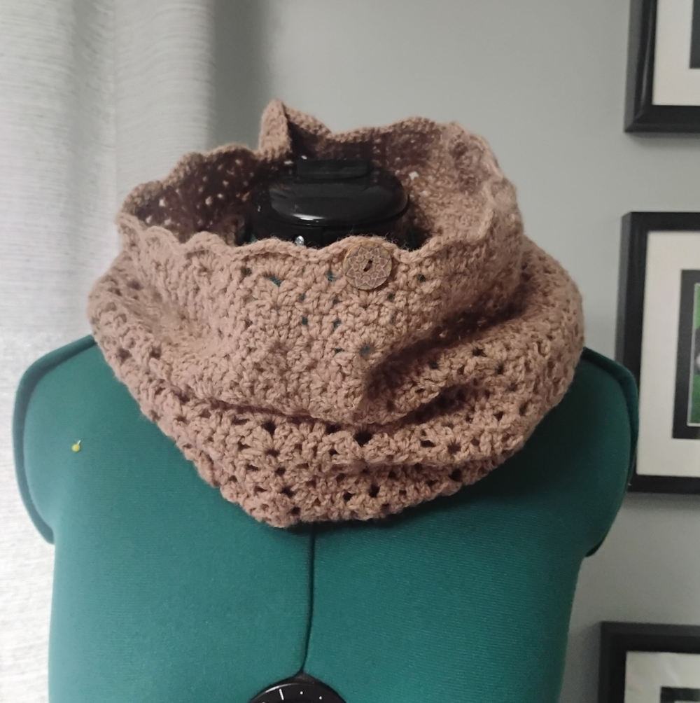 Hand Crafted Lacy Mauve Tan Crochet Cowl Neckwarmer NEW - Picture 2 of 10